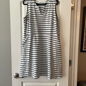 Croft & Barrow Black and White V-Neck Sleeveless Sundress